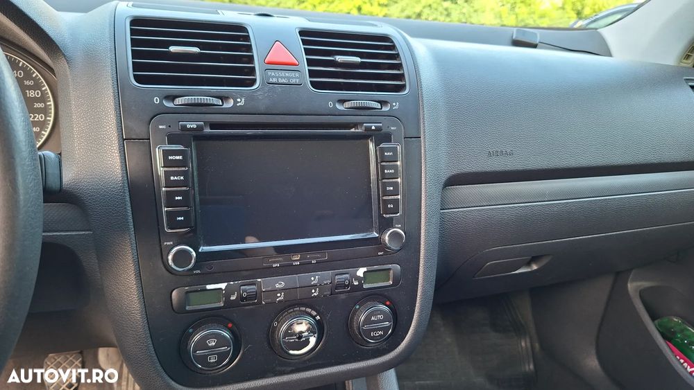Volkswagen Golf - 6