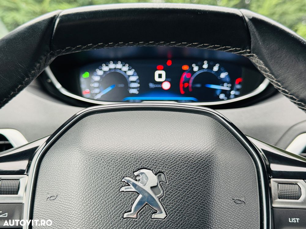 Peugeot 3008 PureTech 130 Stop & Start GPF Allure Pack - 16