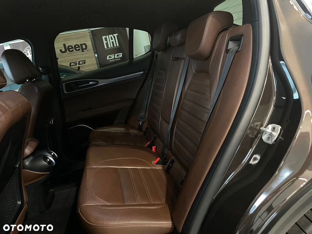 Alfa Romeo Stelvio 2.0 Turbo Sprint Q4 - 12
