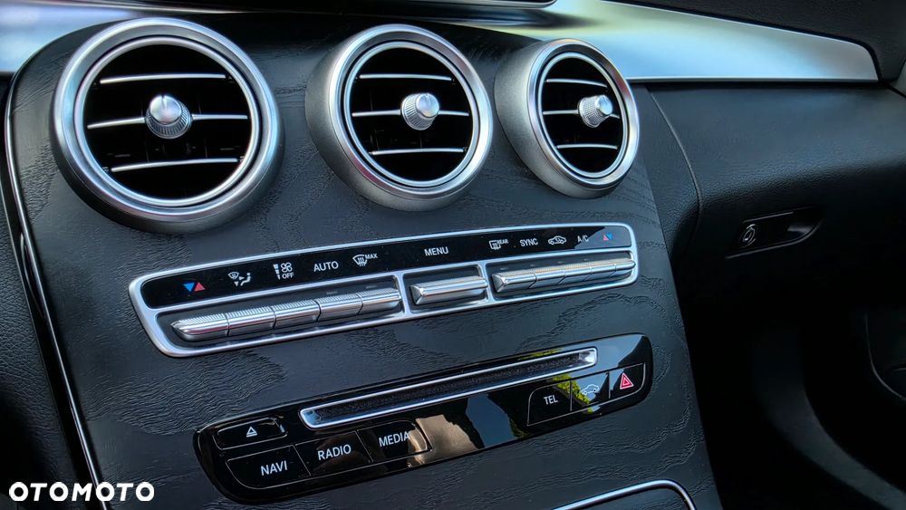 Mercedes-Benz Klasa C 250 (BlueTEC) d 7G-TRONIC AMG Line - 34