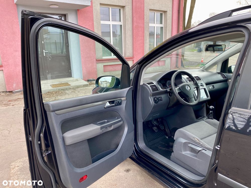 Volkswagen Touran - 11