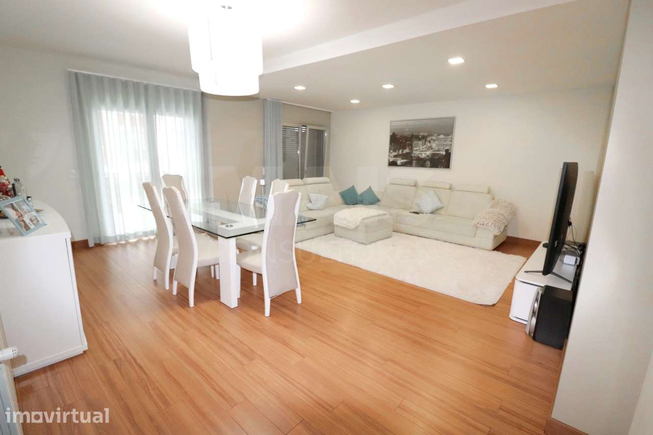 T3 150m2 na Quinta das Oliveiras com varanda de 60m2 - Grande imagem: 3/21