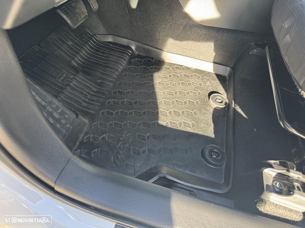 Toyota Yaris 1.5 HDF Exclusive - 10