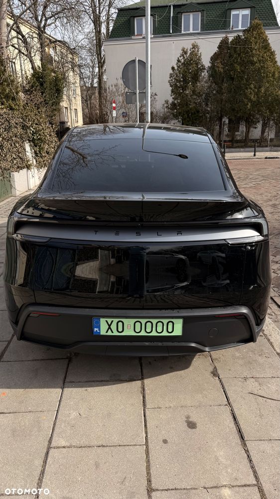 Tesla Model Y Standard Long Range RWD - 4