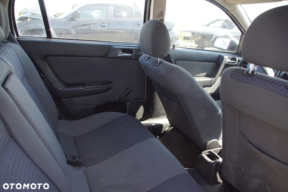 Auto na części - Opel Astra II G 1.6 16V 101 KM Z16XE F17 Z157 2002R Silnik Skrzynia Drzwi Maska Błotnik Zderzak Klapa Lampa Lusterko Klamka Szyba Deska Kokpit Sterownik Moduł Czujnik Licznik Panel Kierownica - 17