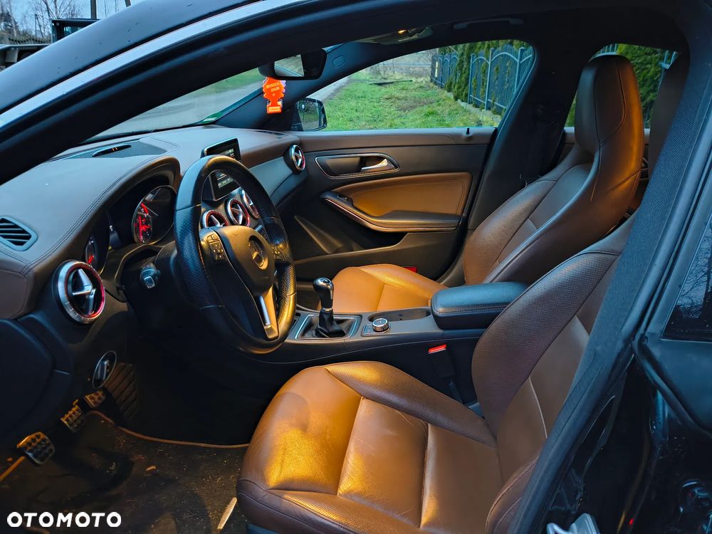 Mercedes-Benz CLA 180 UrbanStyle Edition - 11