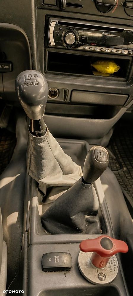 Toyota Hilux 4WD DLX - 19