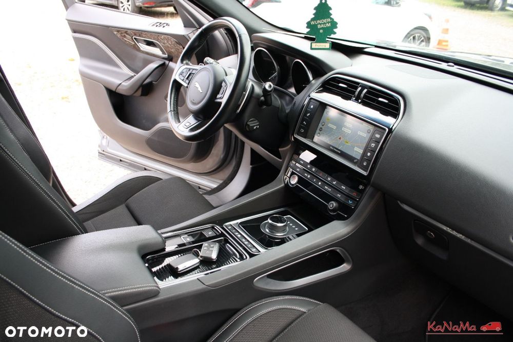 Jaguar F-Pace - 38