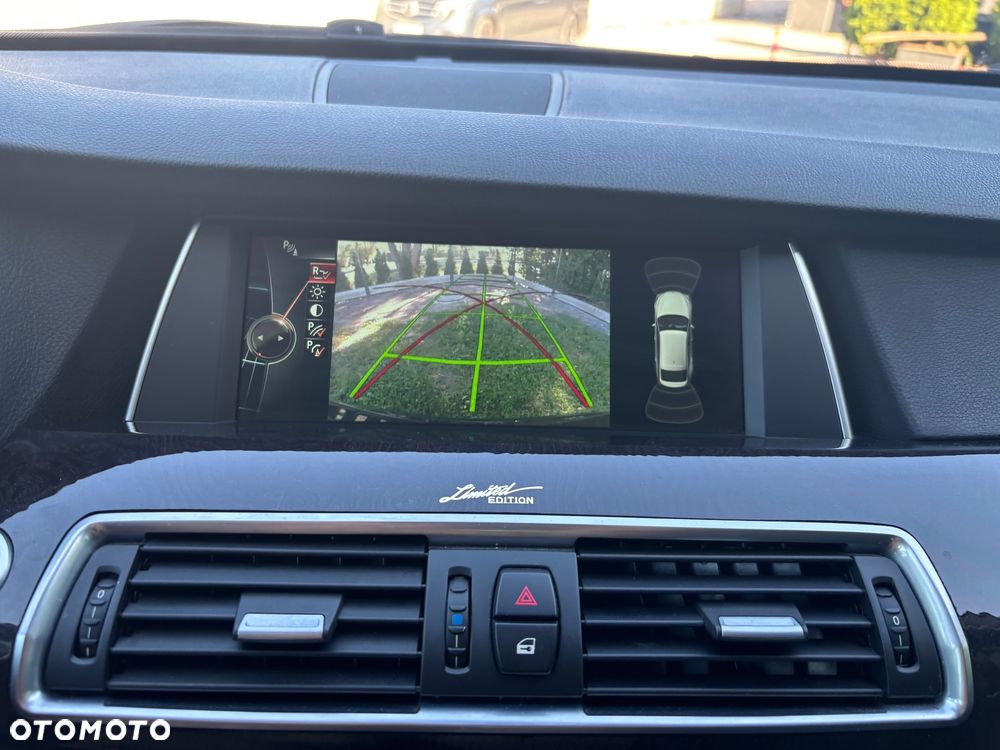 BMW Seria 5 530d xDrive - 12