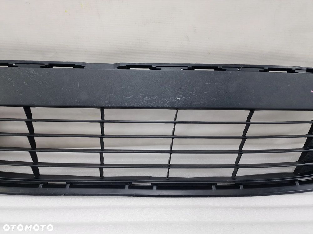 TOYOTA YARIS III 11- KRATKA ŚRODKOWA ZDERZAKA PRZEDNIEGO , NR 53112-0D210 , NR AUKCJI K309 - 3