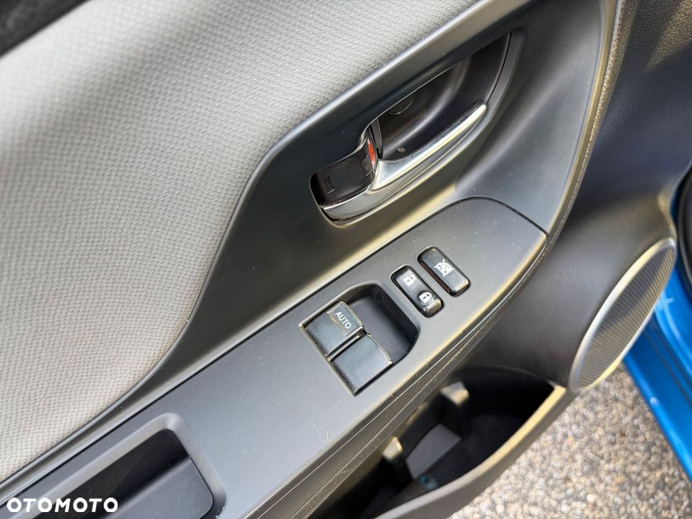 Toyota Yaris Hybrid 100 Sol - 11