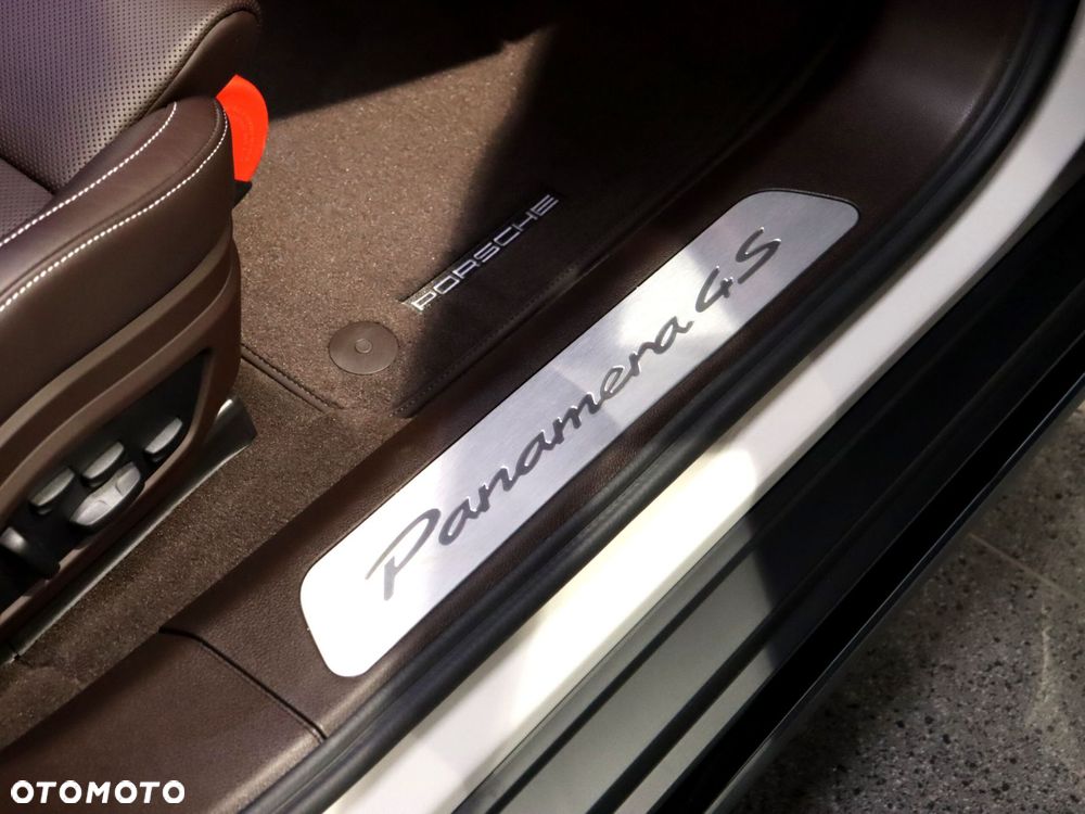 Porsche Panamera 4S E-Hybrid PHEV - 31