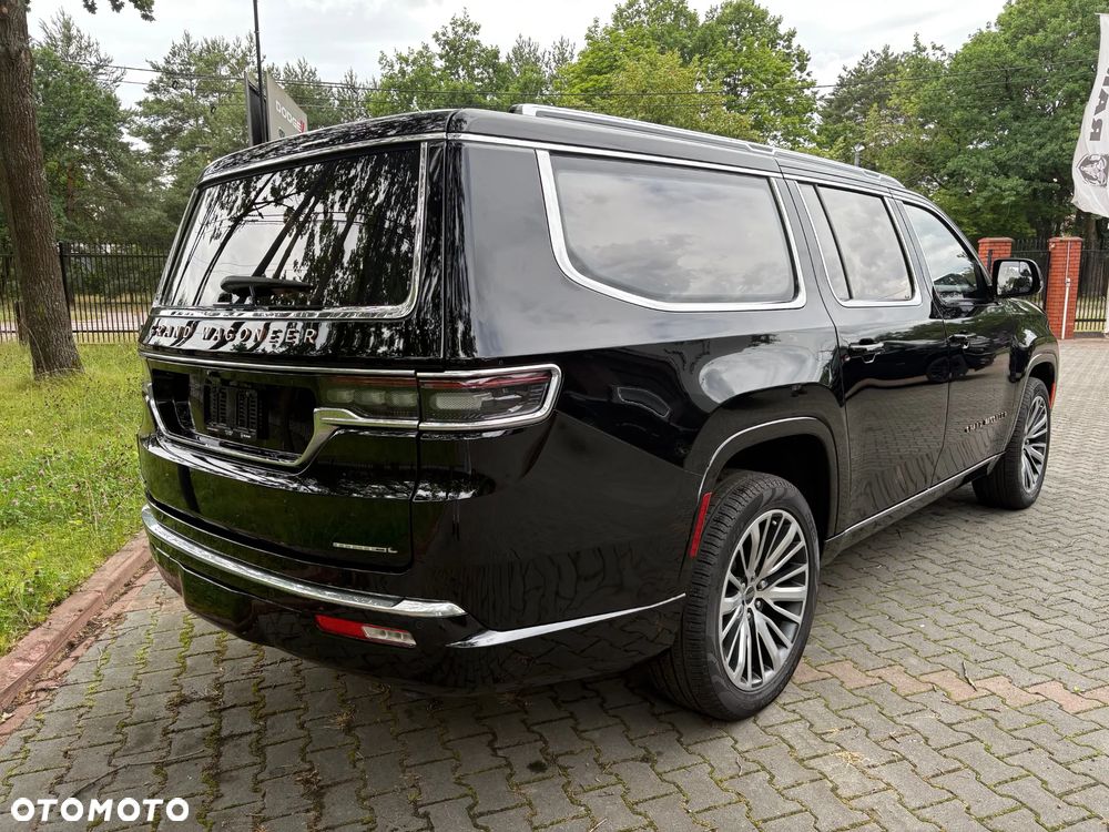 Jeep Grand Wagoneer - 8