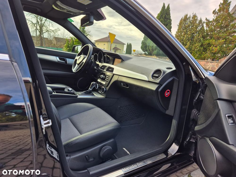 Mercedes-Benz Klasa C 180 BlueEFFICIENCY 7G-TRONIC Avantgarde - 38