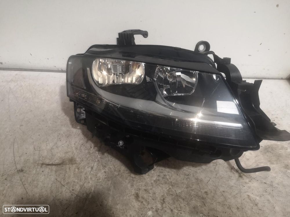 FAROL DIREITO AUDI A4 - 1