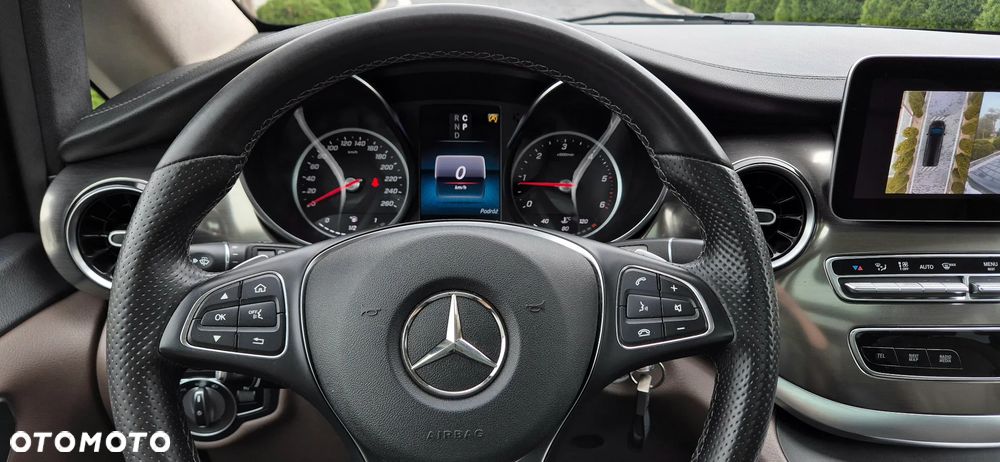 Mercedes-Benz Klasa V 300 d 4-Matic Exclusive 9G-Tronic (d³ugi) - 32