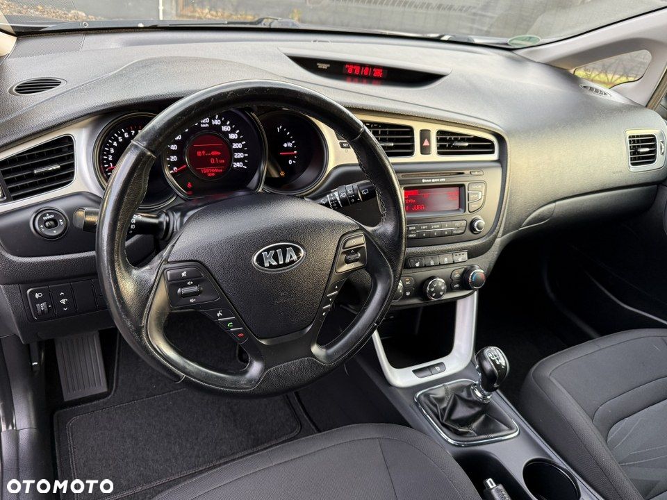 Kia Ceed 1.6 GDI Dream Team Edition - 18