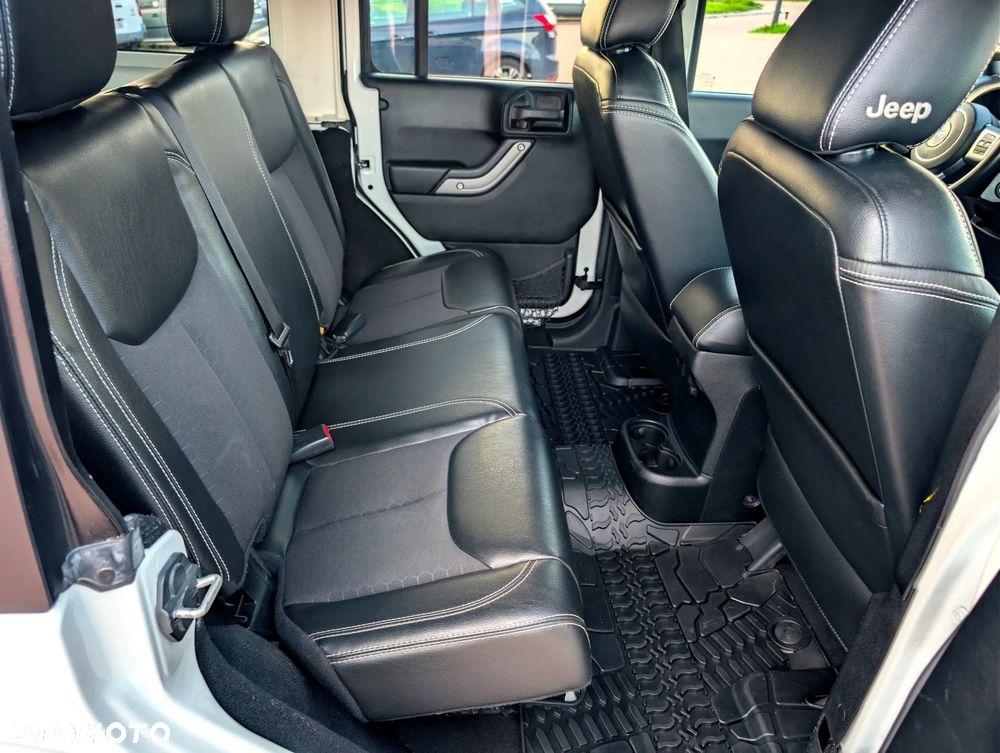 Jeep Wrangler 3.6 Unlim Sahara - 14