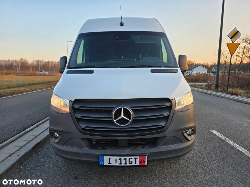 Mercedes-Benz 317 - 12