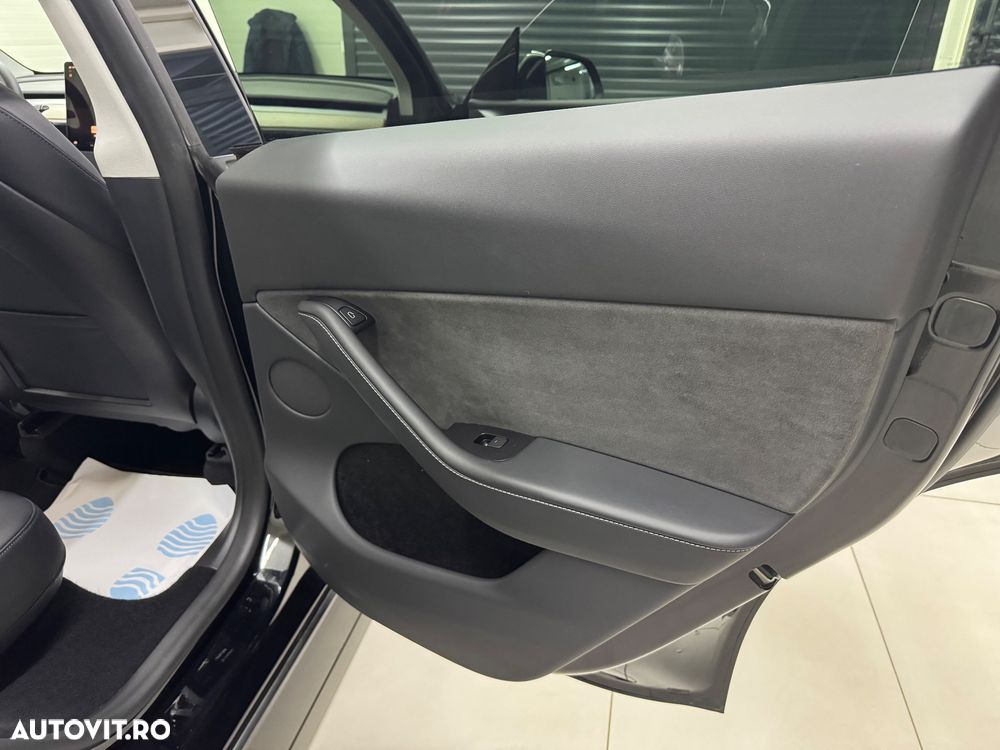 Tesla Model Y Long Range Dual Motor AWD - 20