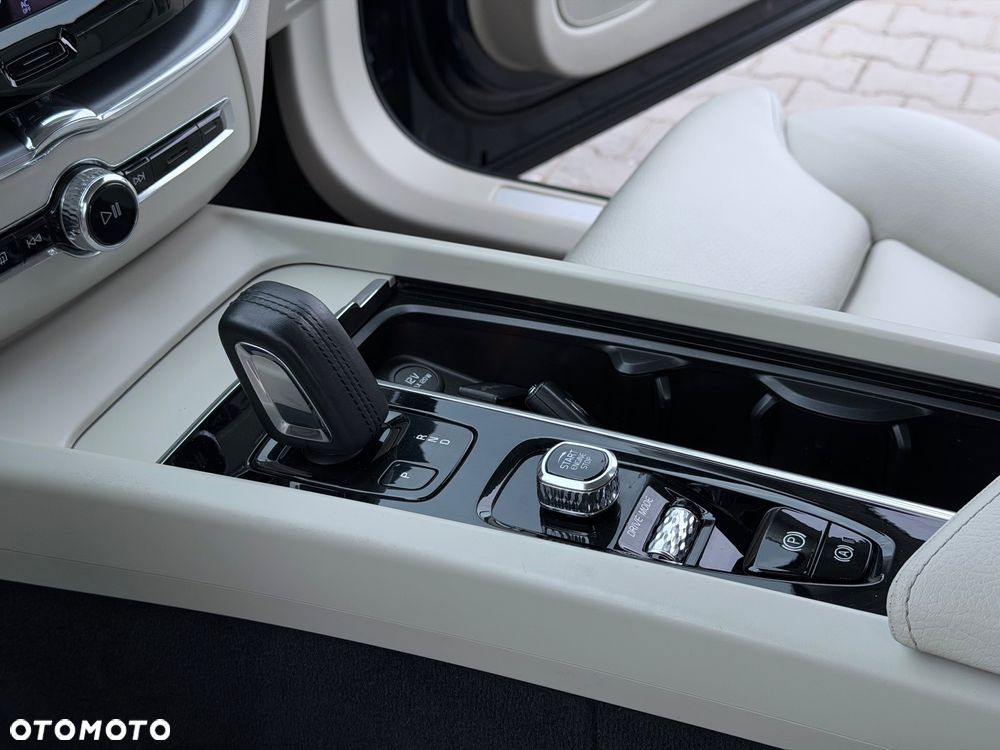 Volvo XC 60 B5 B Geartronic Momentum Pro - 26