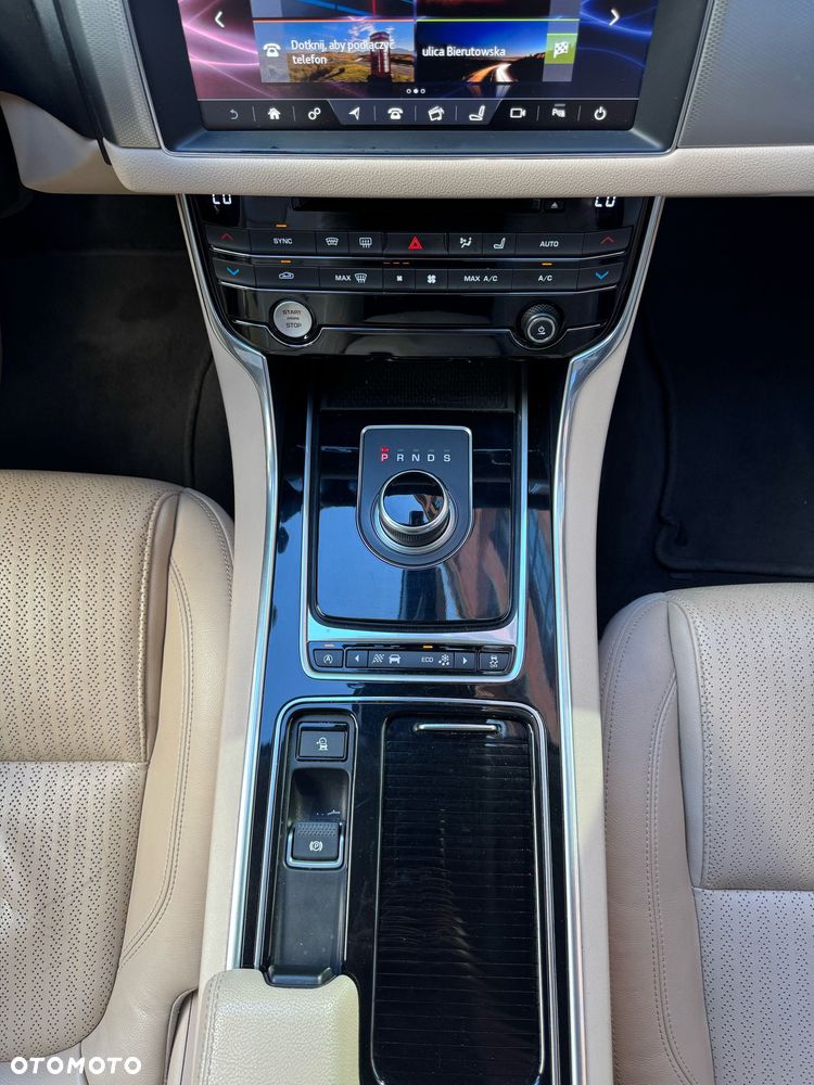 Jaguar XF 2.0 i4D R-Sport - 22