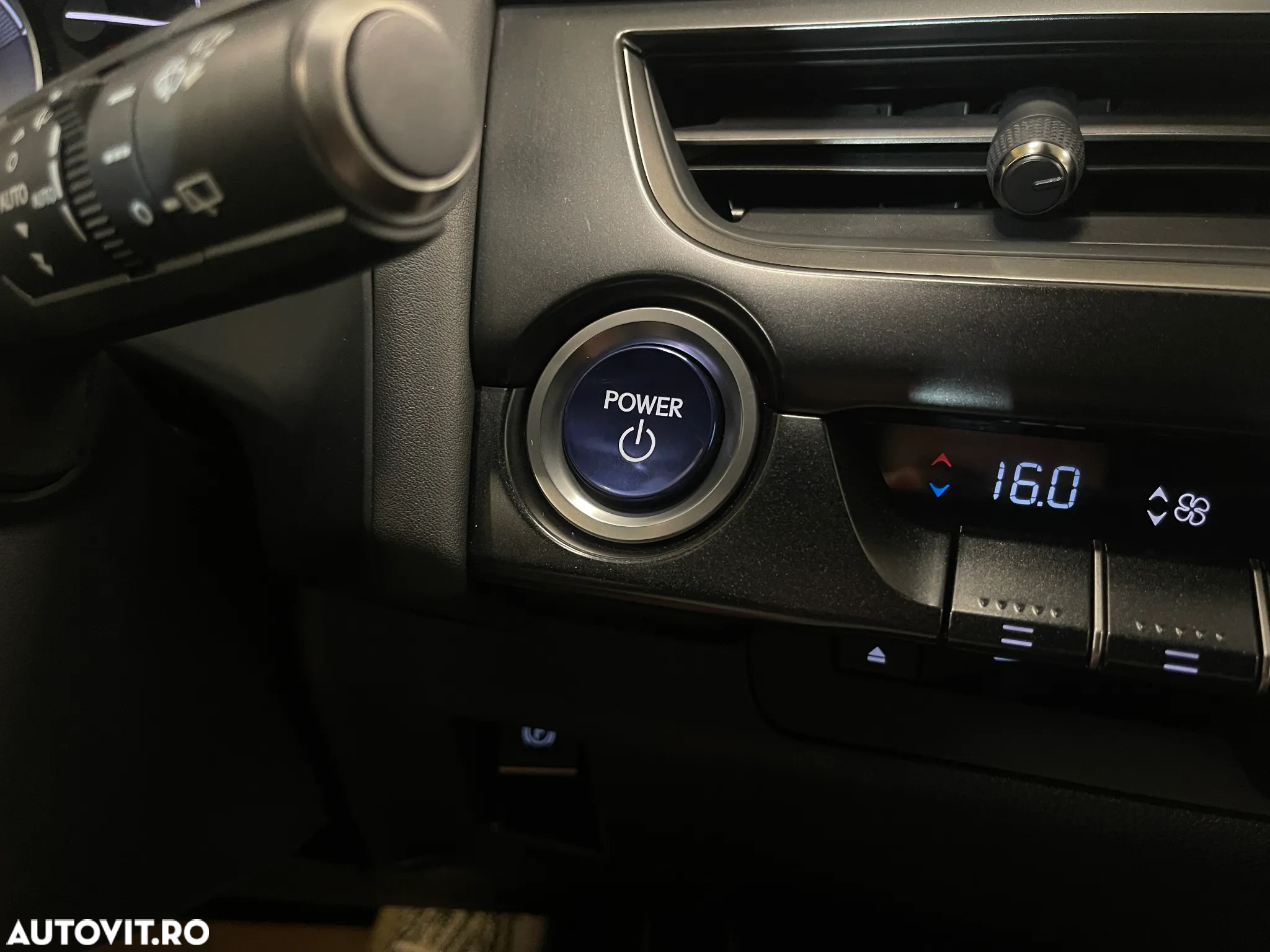 Lexus UX - 21