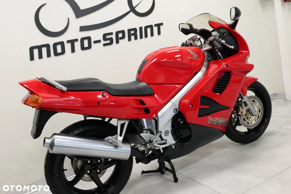 Honda VFR - 8