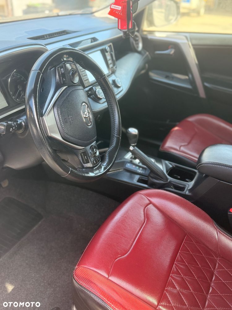 Toyota RAV4 - 16