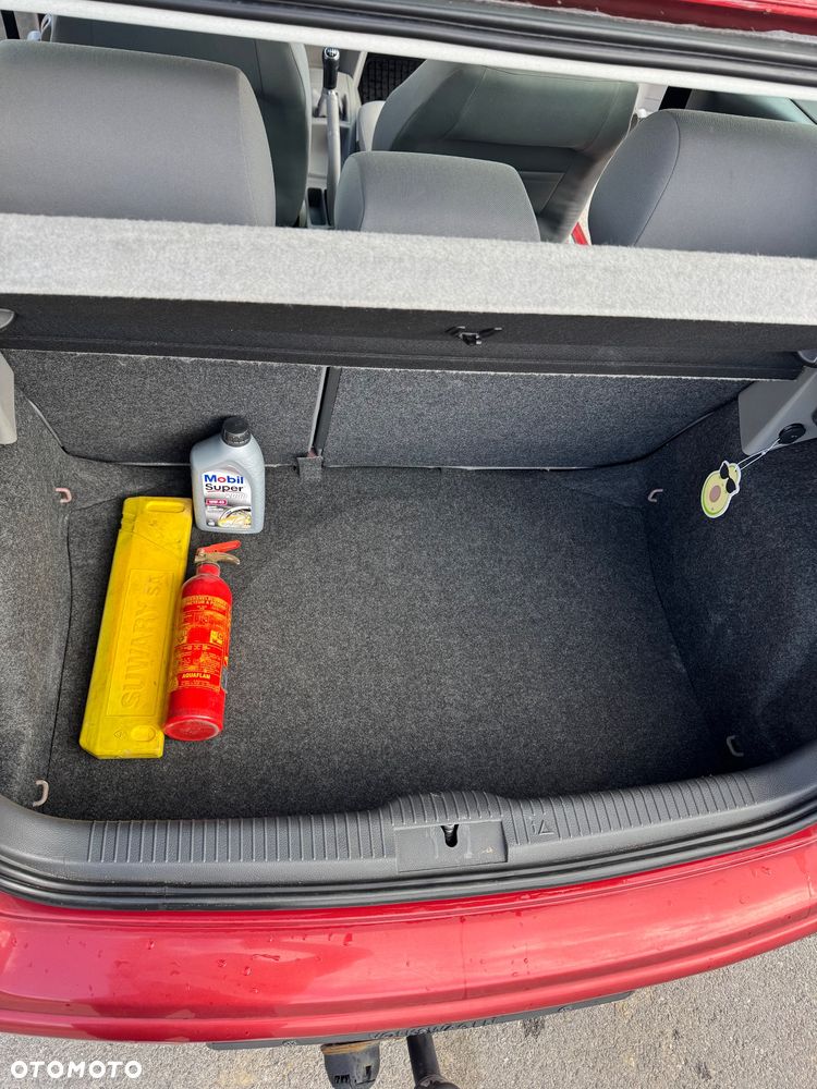 Volkswagen Polo 1.4 16V Comfortline - 24