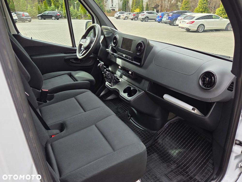 Mercedes-Benz Sprinter - 23