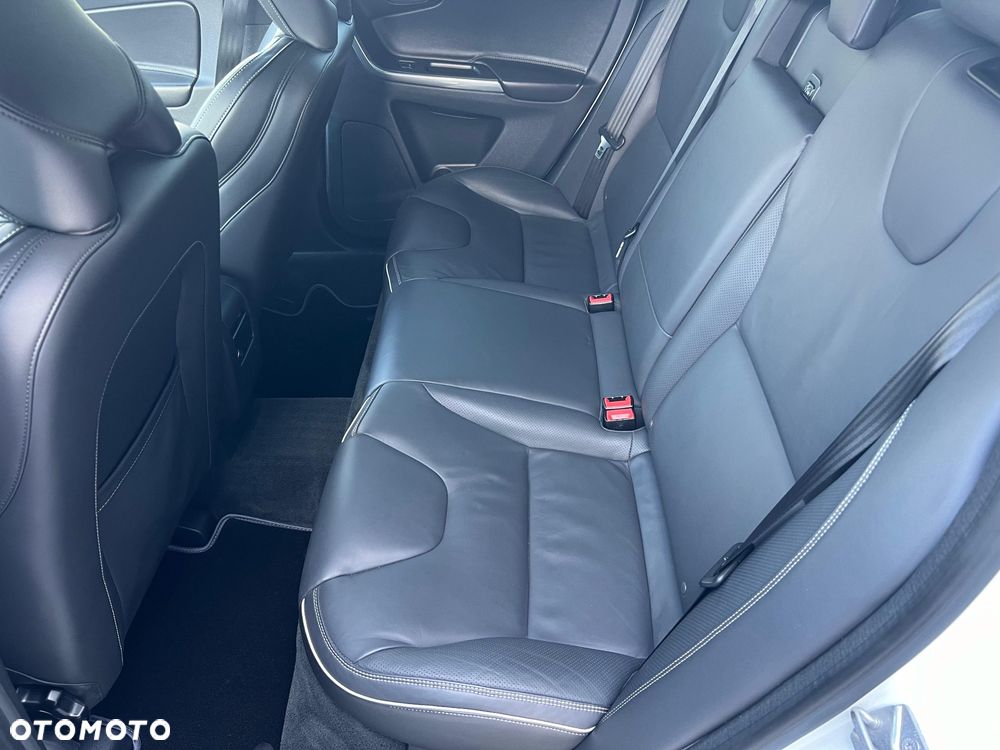 Volvo XC 60 D5 AWD R-Design Momentum - 20