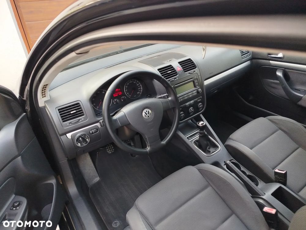 Volkswagen Golf - 6
