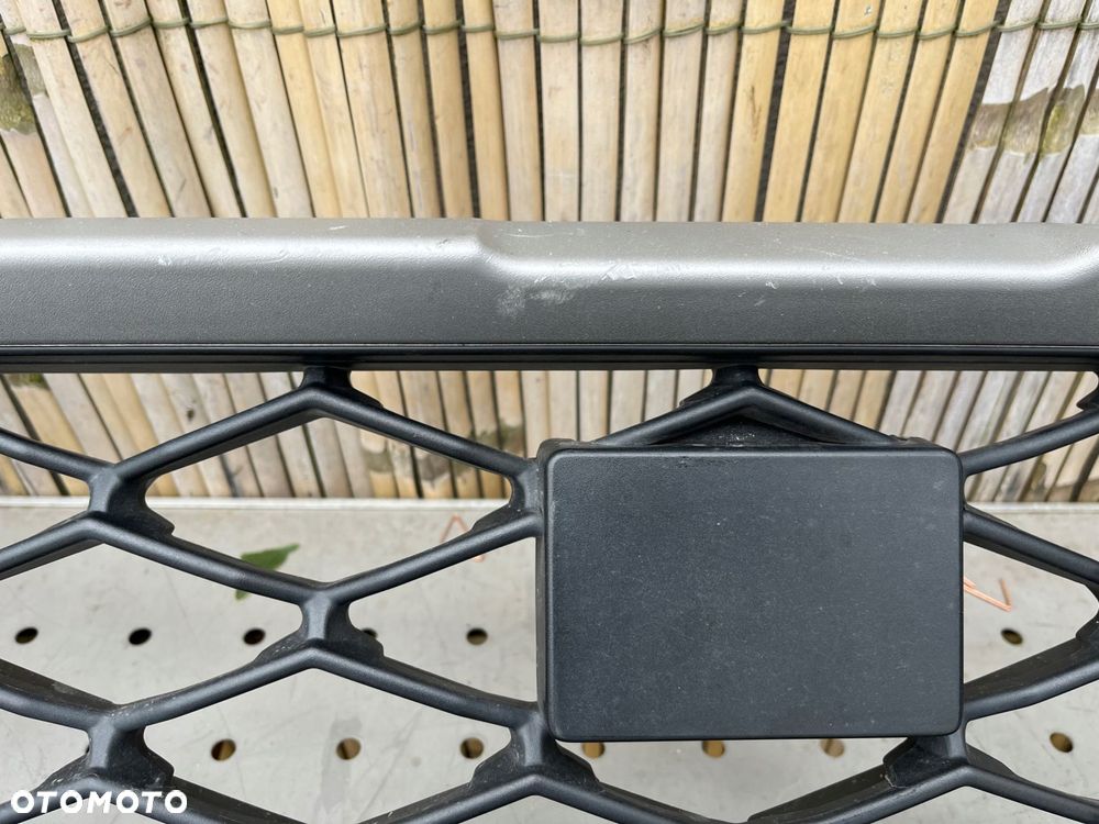 ARONA LIFT 2020- 6F9 KRATKA ŚRODKOWA ZDERZAKA PRZÓD - 2