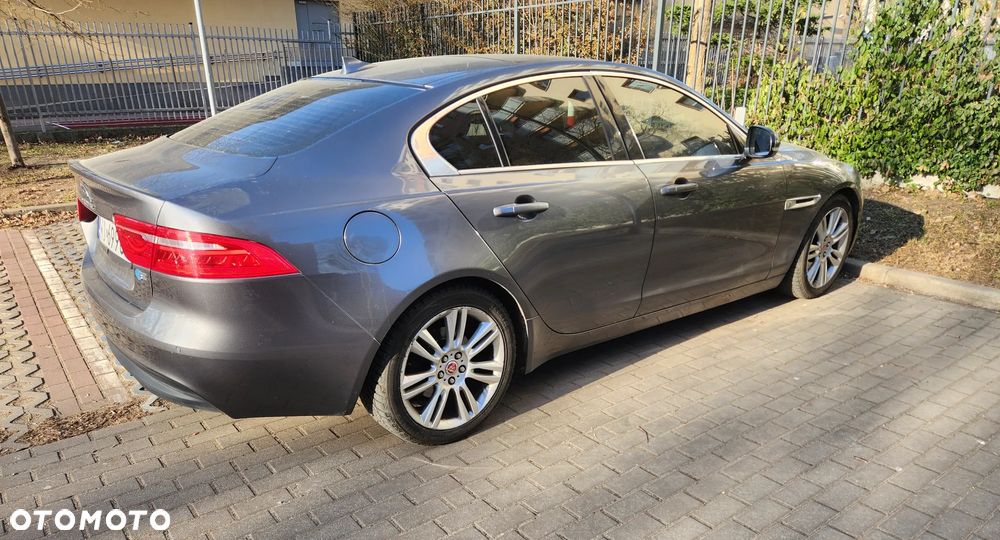 Jaguar XE E-Performance Prestige - 11