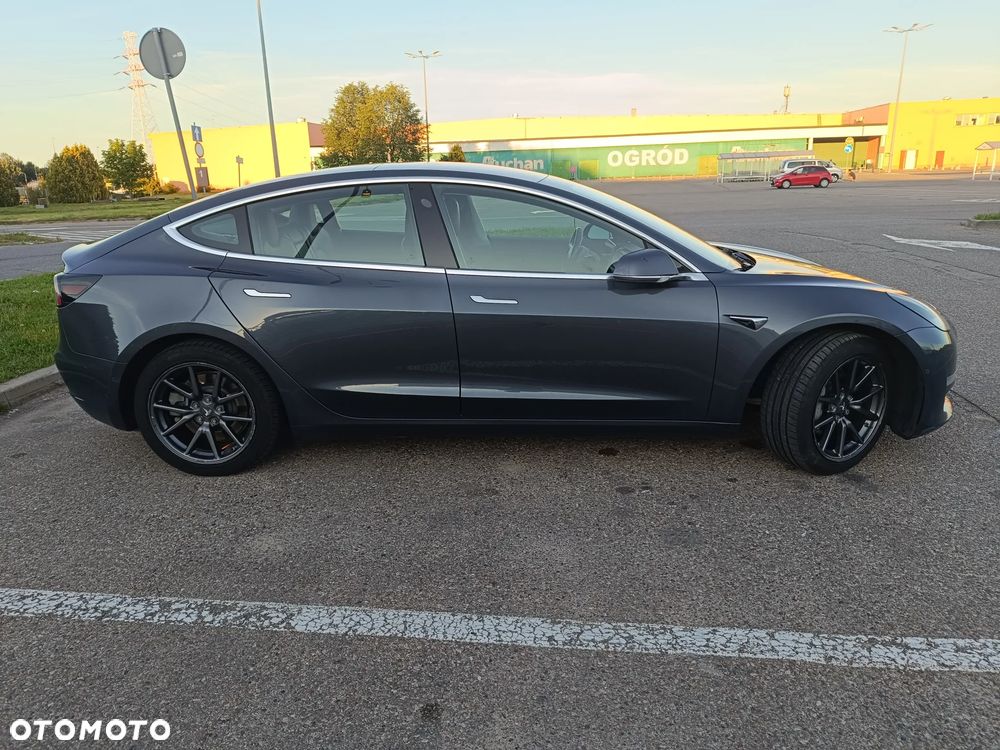 Tesla Model 3 - 18