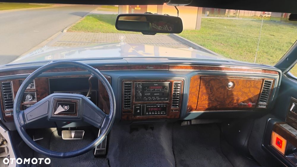 Cadillac Brougham - 20