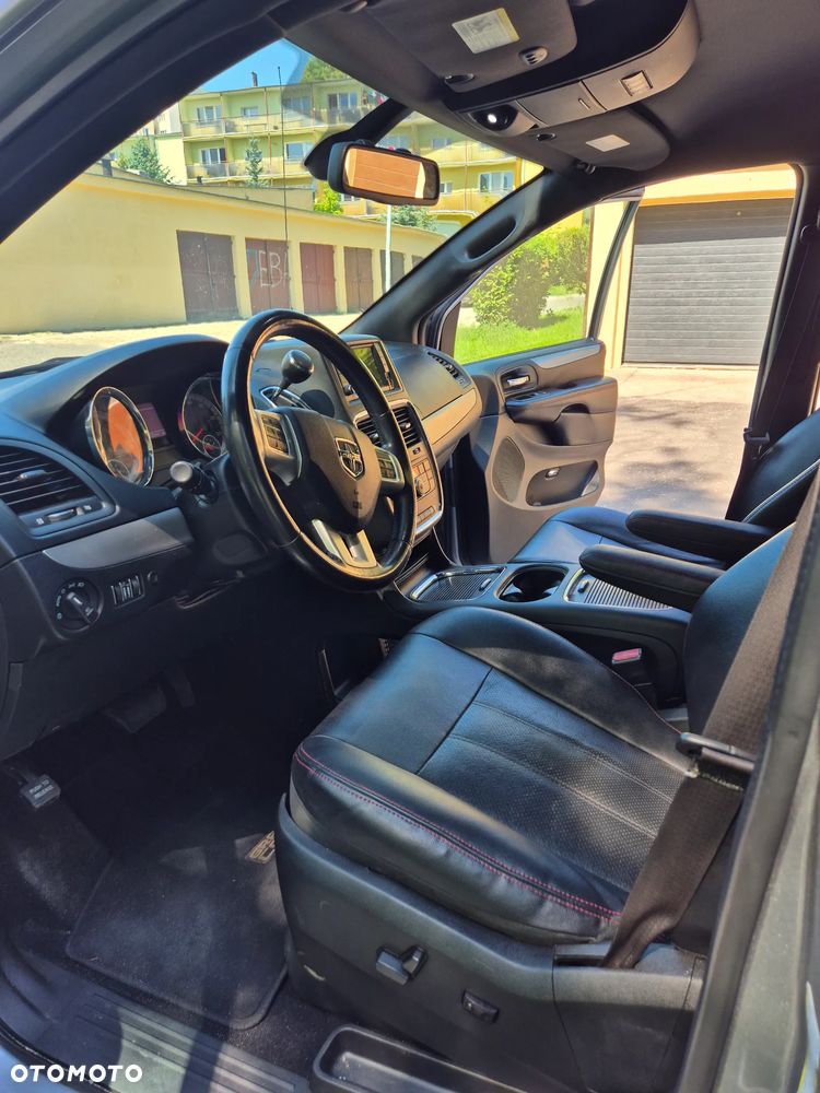 Dodge Grand Caravan - 15