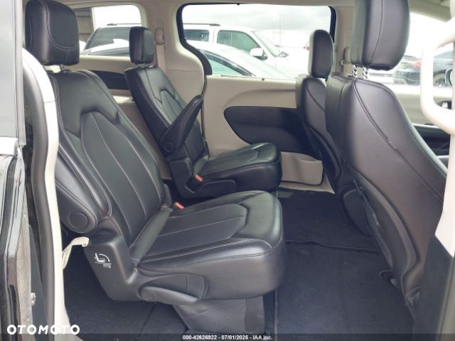 Chrysler Pacifica - 12
