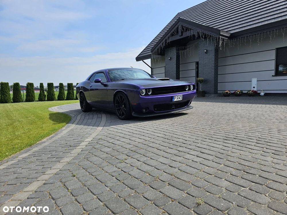 Dodge Challenger - 2