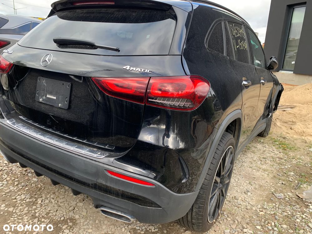 Mercedes-Benz GLA - 16