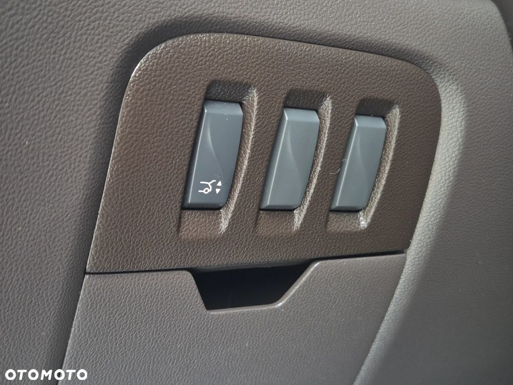Renault Espace 1.6 dCi Energy Initiale Paris EDC 7os - 17