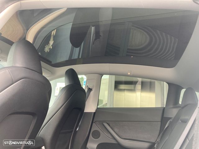 Tesla Model Y Long Range Dual Motor AWD - 27