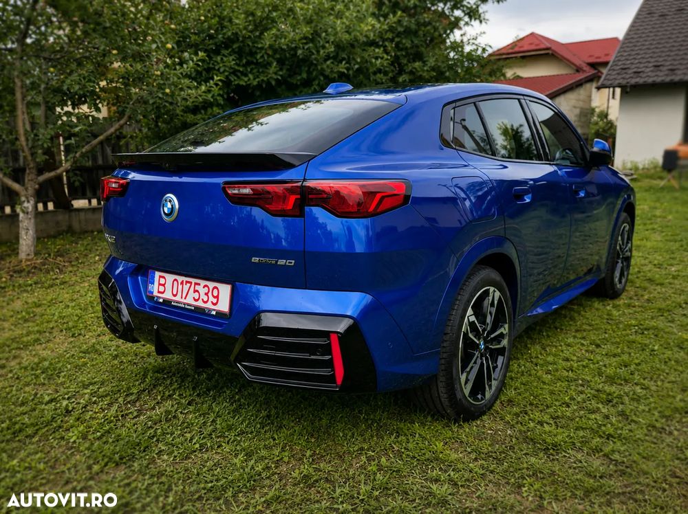 BMW iX2 - 6