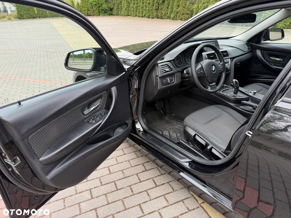 BMW Seria 3 318d Edition M Sport Shadow - 21