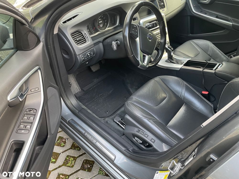 Volvo V60 T5 Geartronic R-Design - 9