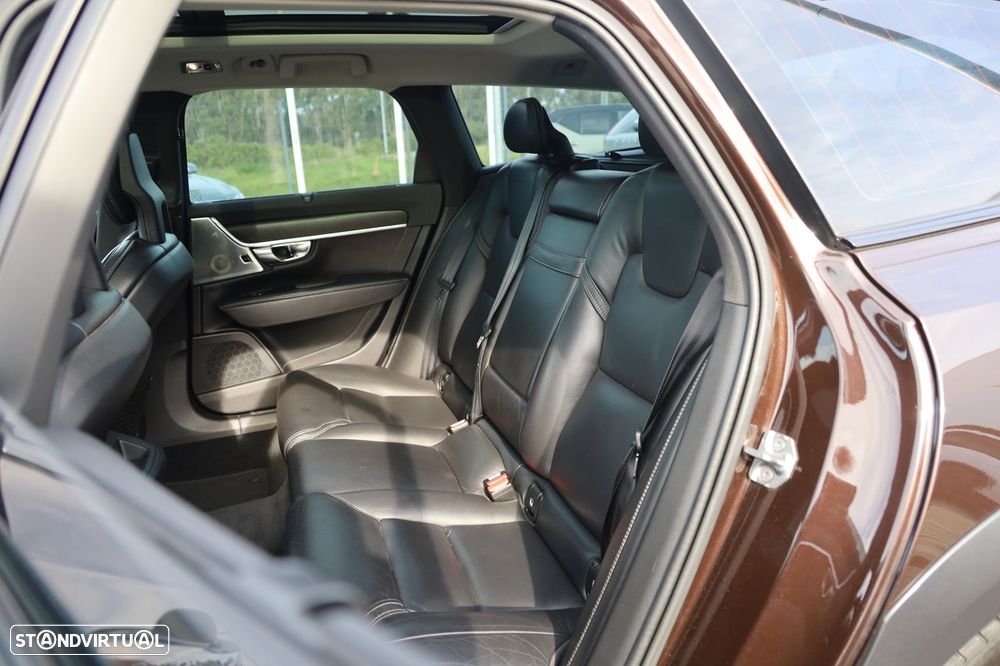 Volvo V90 Cross Country 2.0 D4 Pro AWD Geartronic - 25