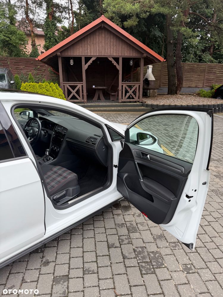 Volkswagen Golf GTI (BlueMotion Technology) - 27