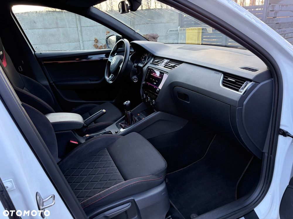 Skoda Octavia 2.0 TSI RS - 25