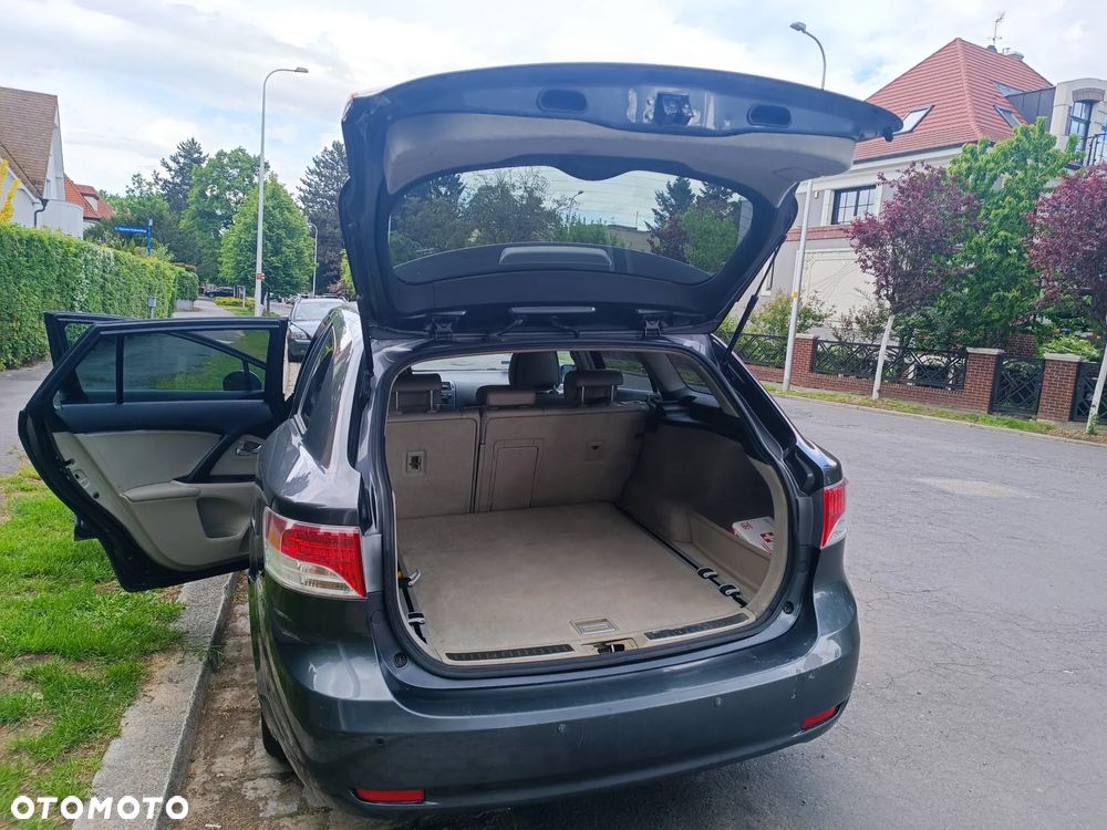 Toyota Avensis 1.8 Luna - 16